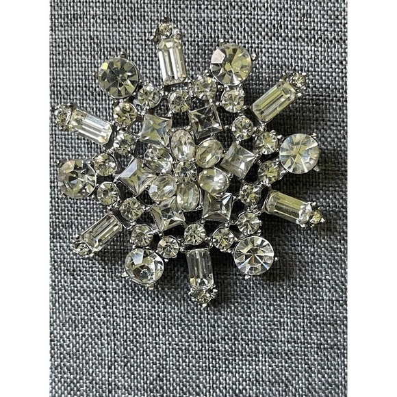 Vintage Rhinestone Retro Round Cocktail Formal Wedding Clear Costume Brooch - Picture 8 of 9